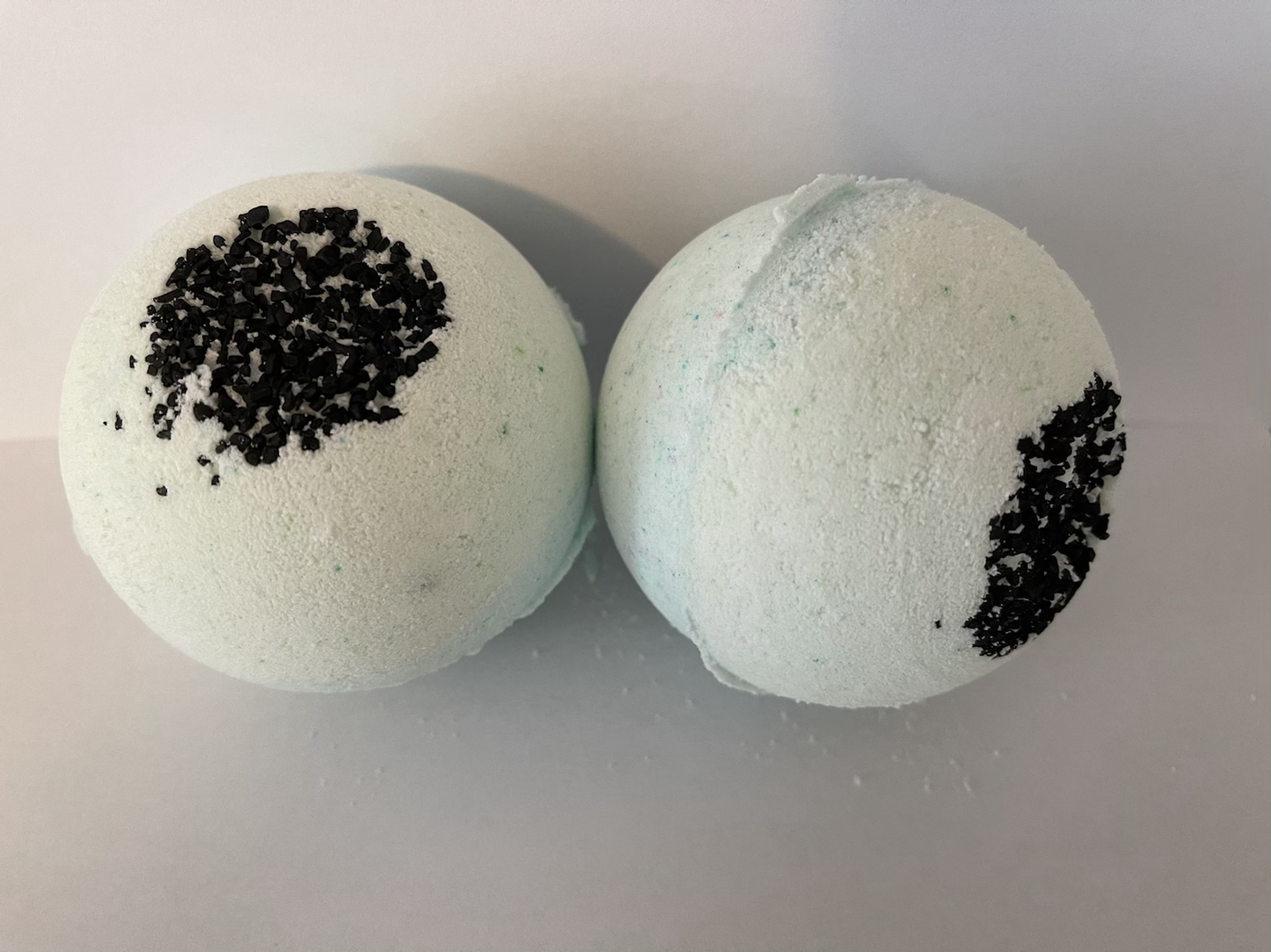 Bergamot Aloe Bath Bomb image 0