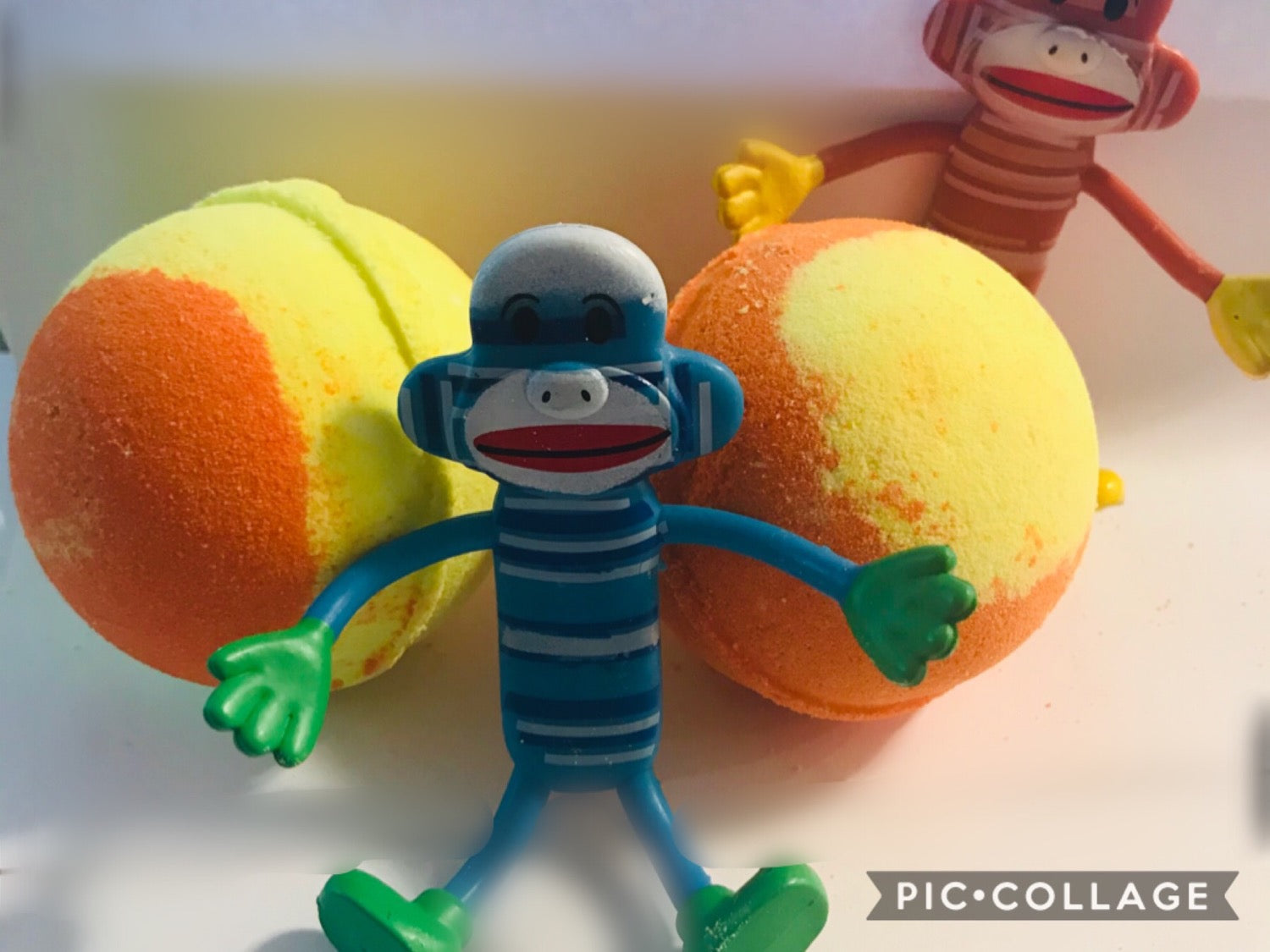 Monkey Farts Bath Bomb with Bendable Monkey Figure!  image 0