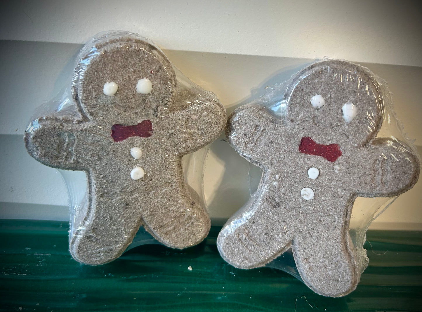 Gingerbread bath bombs